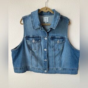 Pretty Pre-Owned Plus Size (Size 4) Torrid Blue Color Denim vest